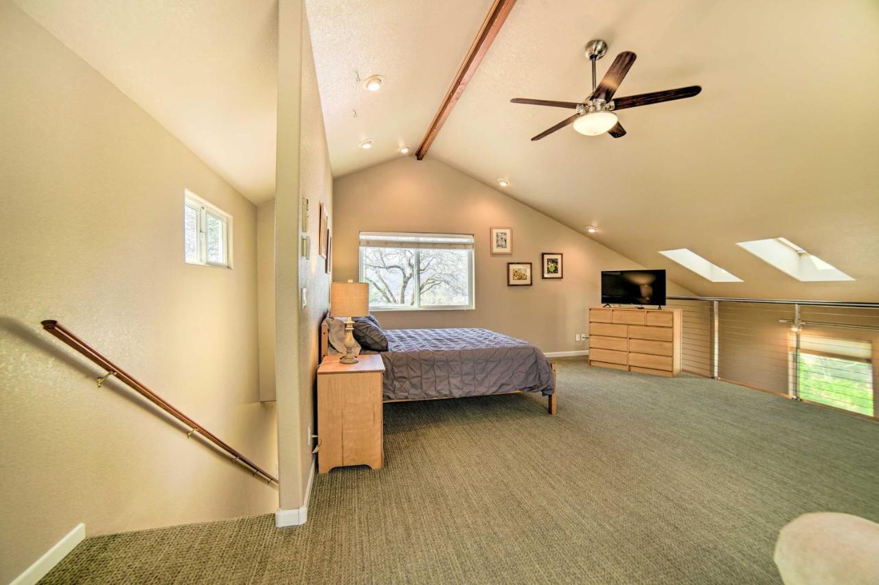Hilltop Loft Ukiah Vacation Rental! 외부 사진