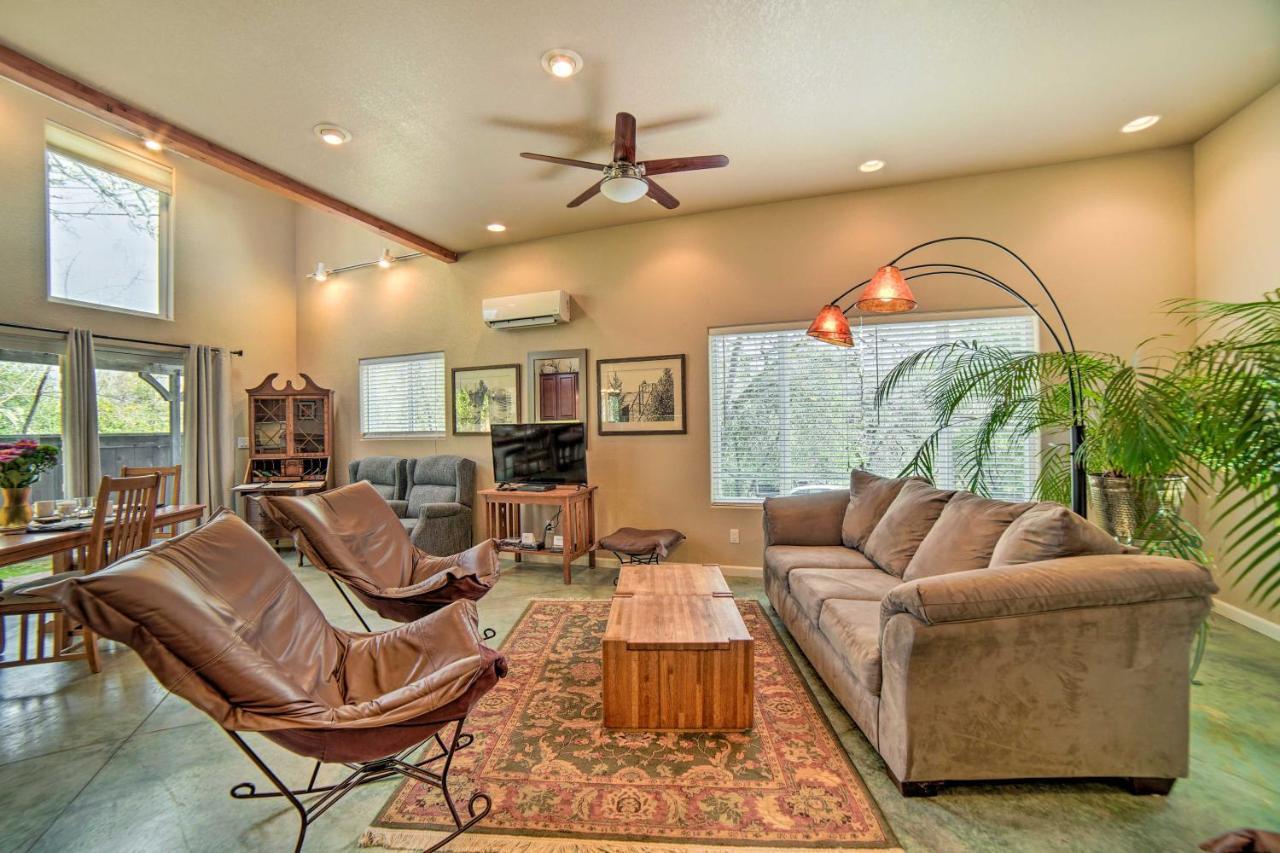 Hilltop Loft Ukiah Vacation Rental! 외부 사진