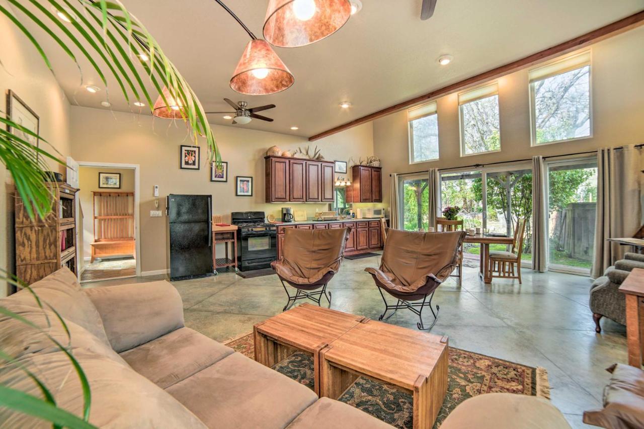 Hilltop Loft Ukiah Vacation Rental! 외부 사진