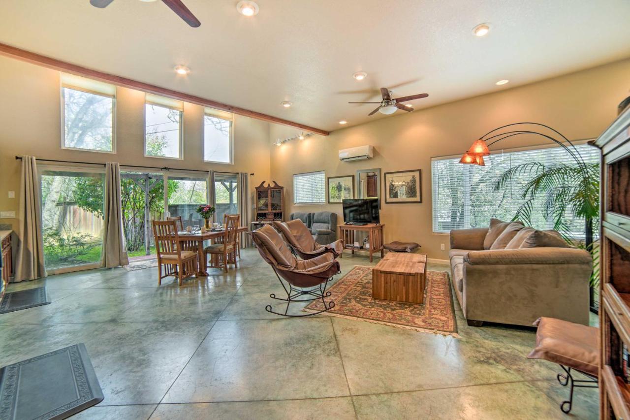 Hilltop Loft Ukiah Vacation Rental! 외부 사진