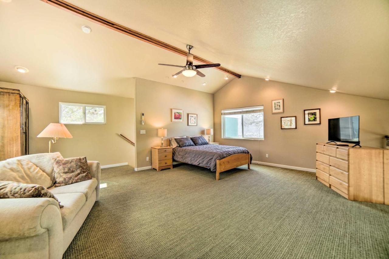 Hilltop Loft Ukiah Vacation Rental! 외부 사진